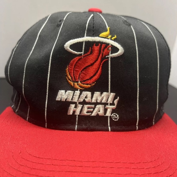 Vintage Starter NBA Miami Heat SnapBack Hat - Picture 2 of 8